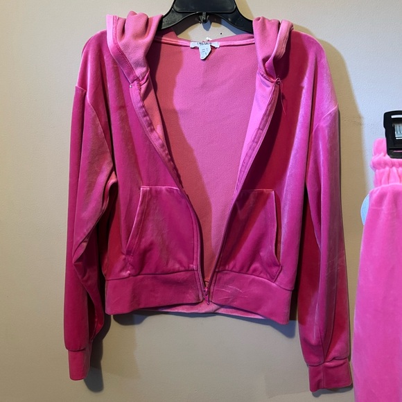 Pink Velour Zip up and sweat pants set - Picture 14 of 17